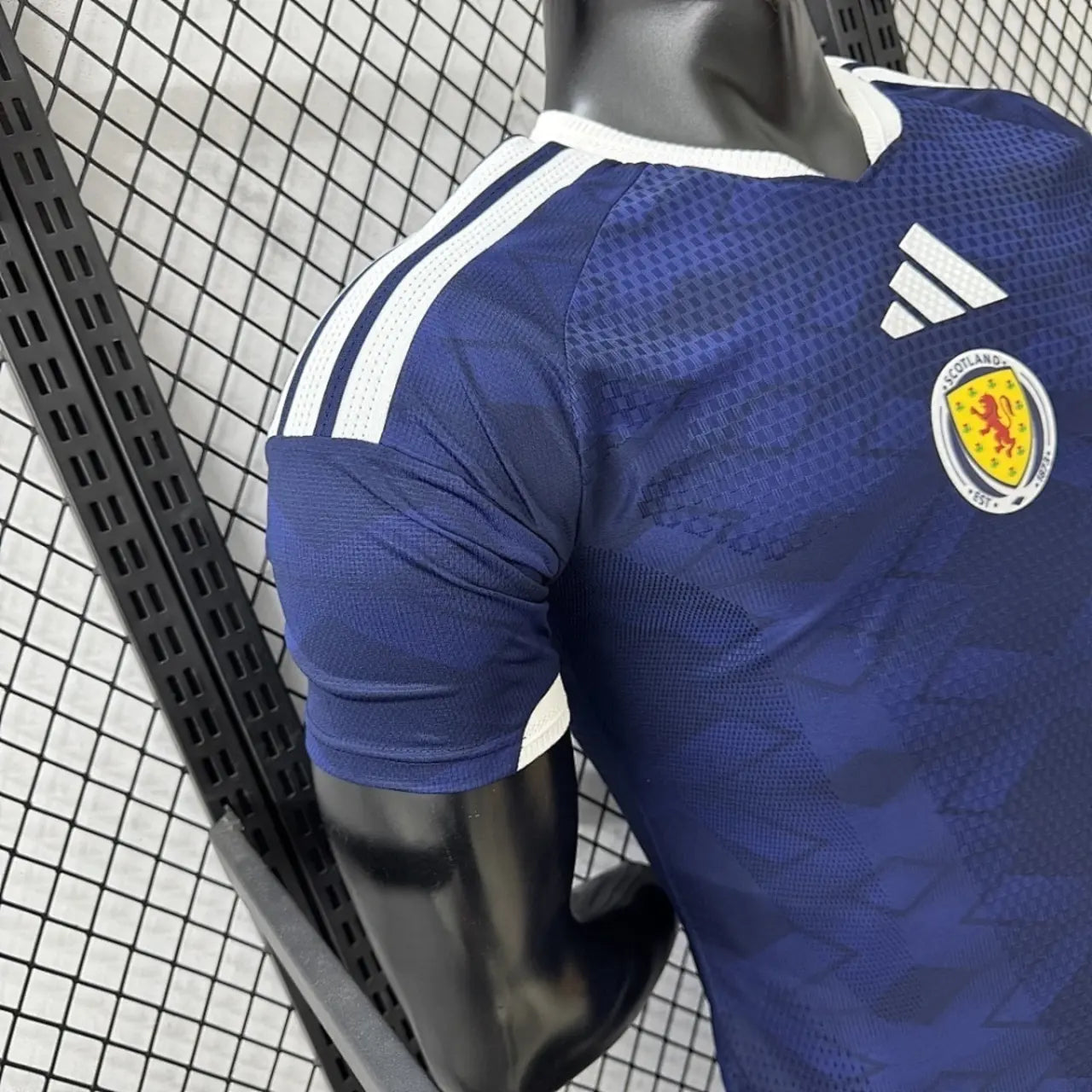 Schottland WM 2026 Heimtrikot –Spielerversion | TrikotZone