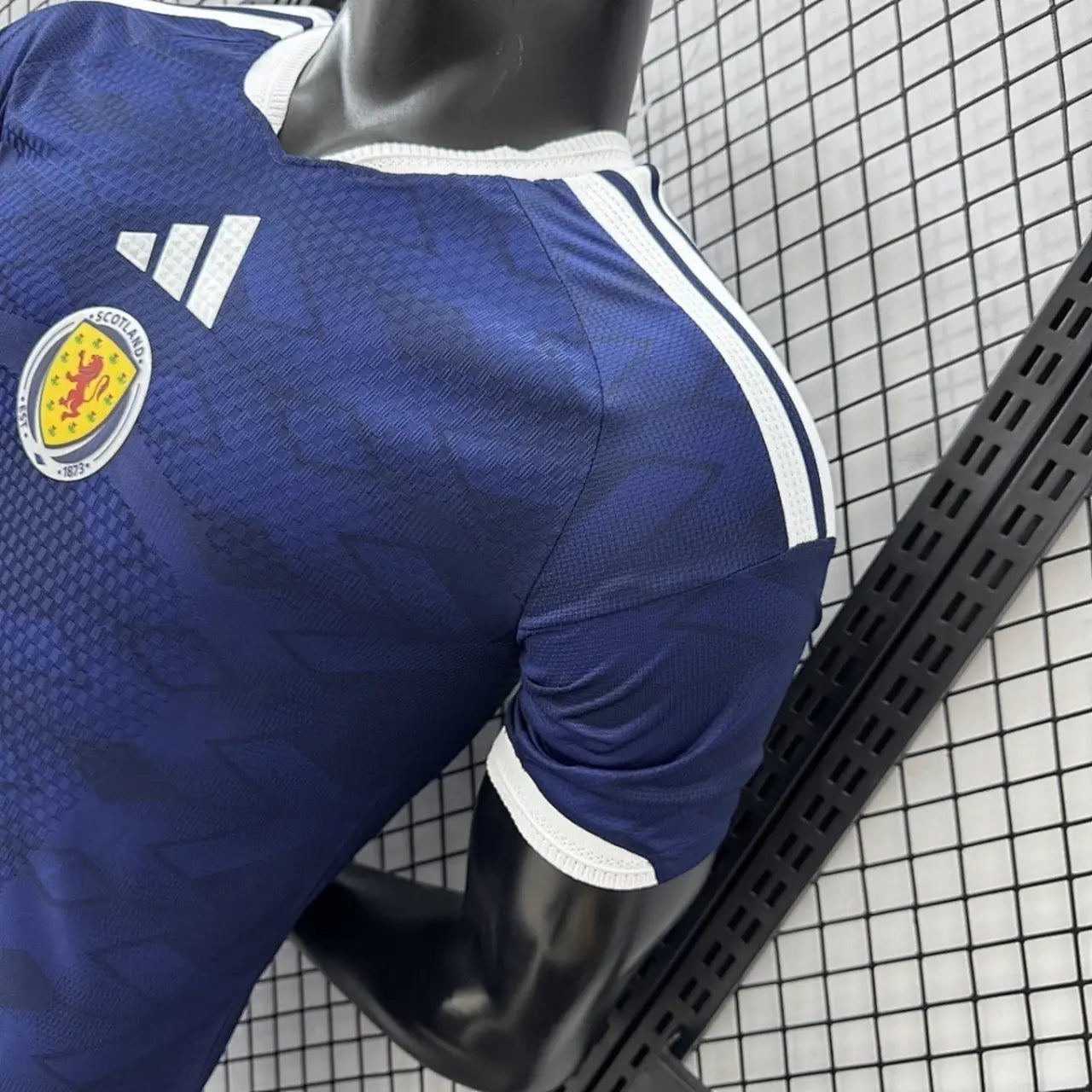 Schottland WM 2026 Heimtrikot –Spielerversion | TrikotZone