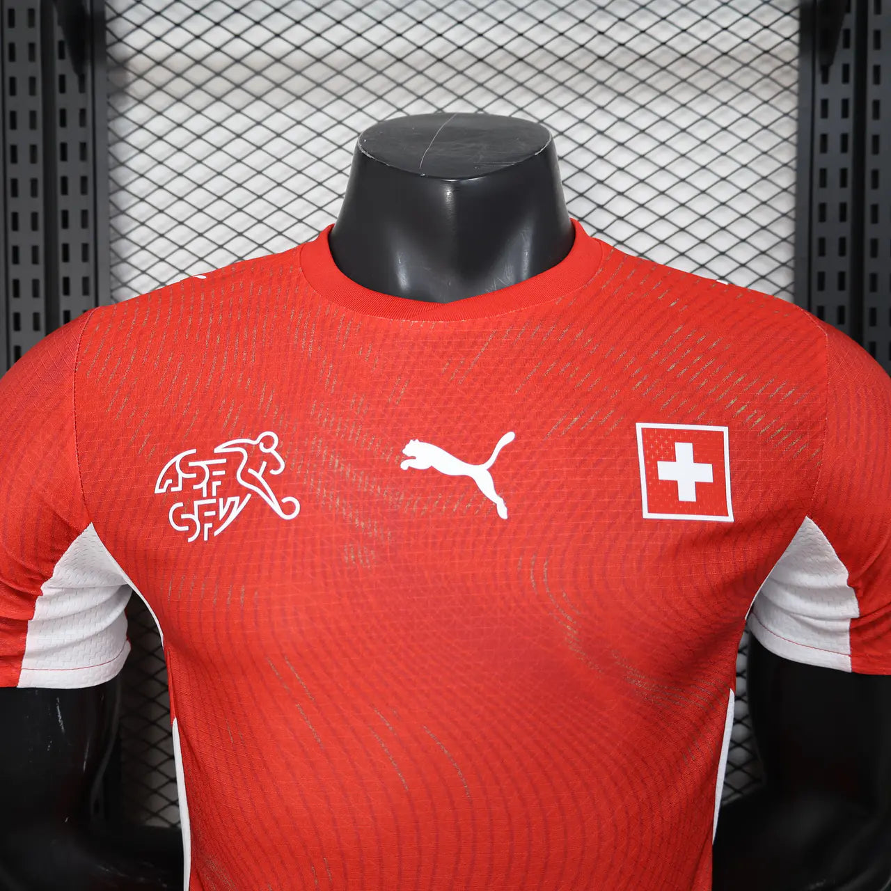 Schweiz WM 2026 Heimtrikot – Spielerversion | TrikotZone