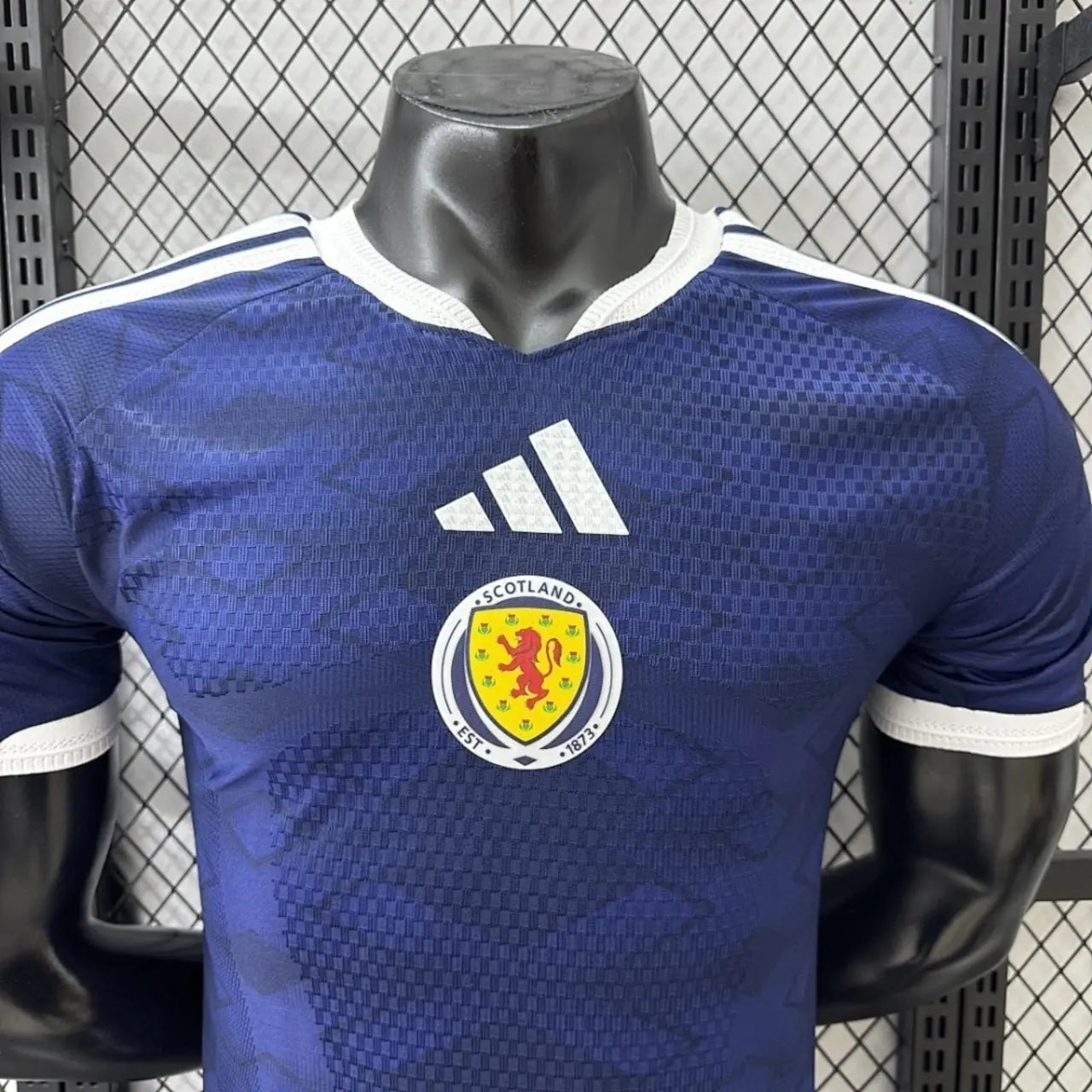Schottland WM 2026 Heimtrikot –Spielerversion | TrikotZone