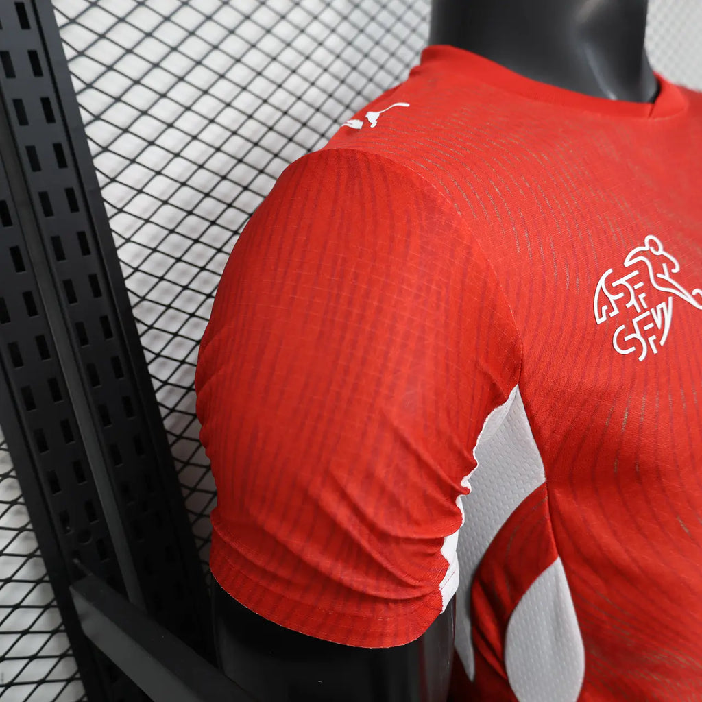 Schweiz WM 2026 Heimtrikot – Spielerversion | TrikotZone